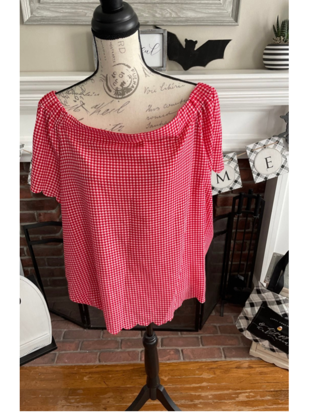 Elle - size XL scalloped detail blouse